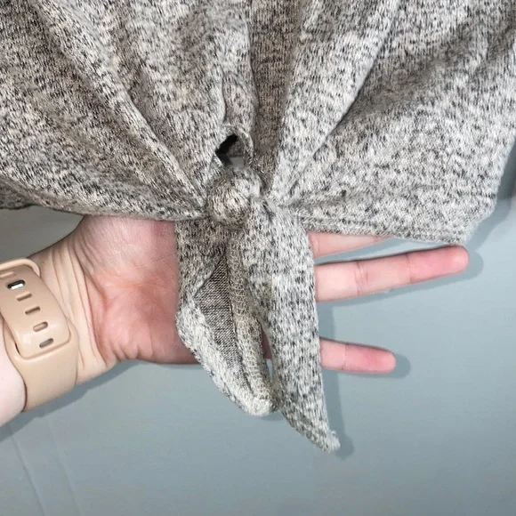 🪿Cute cream lightweight long sleeved top! - Picture 3 of 8